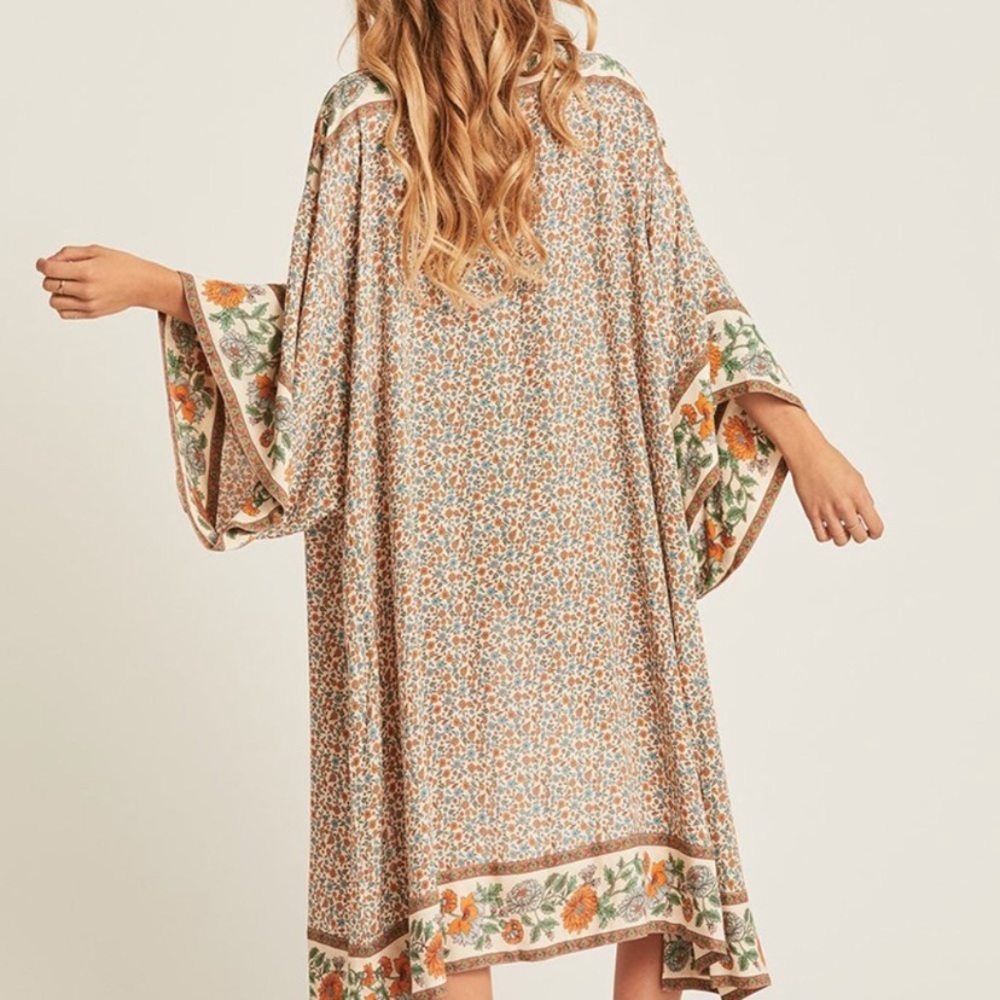 LAST ONE 💋FLORAL BOHO STYLE KIMONO - Picture 2 of 8